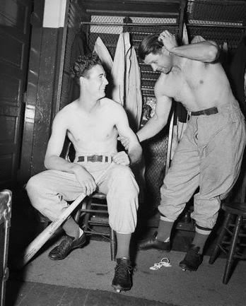 _2012foxxtedbarechested