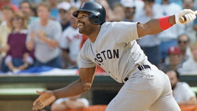 AP_8610120217-dave-henderson-hr